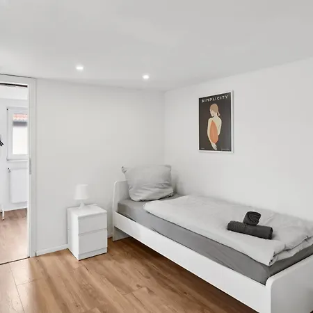 Monteur - Fuer Bis Zu 5 Personen In 63075 - Of01 Apartmán Offenbach am Main